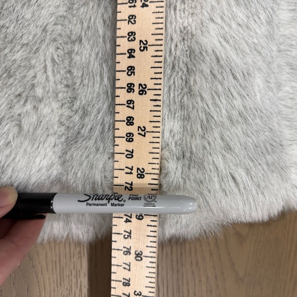 Vintage Faux Fur Coat Plush Warm USA Made Old Money Mob Wife Grandmacore Winter - Picture 16 of 16